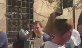 غناء المستوطنين خلال خروجهم من المسجد الأقصى قبل قليل