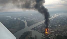 لحظة حدوث انفجار ضخم في المقر الرئيسي لشركة BASF وهي أكبر منتج كيميائي في العالم، في مدينة لودفيغسهافن الألمانية أمس