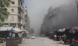 #سوريا || #شاهد || اللحظات الأولى للقصف على حي الشعار بالطيران المروحي وهو يرمي جرر الغاز