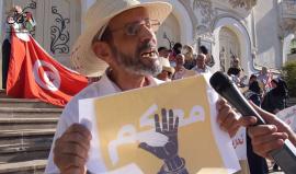 في تونس العاصمة .. 

#شاهد وقفة تضامنية مع الأسرى الفلسطينيين وعلى رأسهم الأسير المضرب عن الطعام "بلال كايد" نظمتها جمعية انصار فلسطين وجمعية فداء لنصرة القضية الفلسطينية