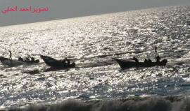 #شاهد/  اطلاق نار من قبل زوارق الاحتلال و ملاحقة سفن الحرية في المسير البحري السابع لكسر الحصار على الحدود البحرية شمال قطاع غزة