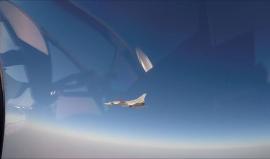 #شاهد .. ضربة روسية ثالثة في سوريا انطلاقا من مطار همدان الإيراني

وكالات  
أعلنت وزارة الدفاع الروسية أن قاذفات "تو-22 إم 3" بعيدة المدى وقاذفات "سو-34" شنت ضربة مكثفة جديدة ضد مواقع في سوريا، انطلاقا من مطارات في روسيا وإيران.

وأوضحت وزارة الدفاع في بي