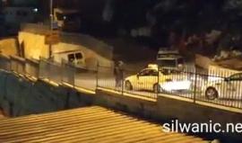 #شاهد 
قوات الاحتلال توقف المركبات وتدقق في هويات المواطنين بحي عين اللوزة ببلدة سلوان في القدس المحتلة