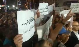 #مباشر مظاهرة على دوار المنارة في رام الله تطالب السلطة برفع العقوبات عن قطاع غزة المحاصر من الاحتلال . 
#ارفعوا_العقوبات