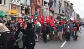 #مباشر | تظاهرة حاشدة بمشاركة آلاف الأتراك والعرب في ساحات مسجد الفاتح باسطنبول تضامناً مع #مسيرة_العودة_الكبرى
‏#Nakba70