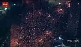 جانب من التظاهرات الحاشدة أمام مبنى ترامب في نيويورك رفضا لفوزه برئاسة البلاد