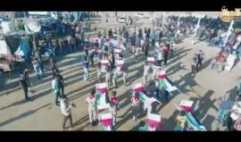 #شاهد رسالة أطفال غزة "باللغة الانجليزية" خلال الجنازة الرمزية للشهداء الأطفال في مخيم العودة شرق خانيونس

انتاج: اعلام خانيونس