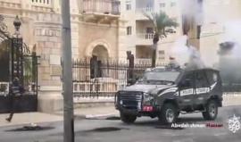 نجاة شاب فلسطيني بعد ان طاردته مركبة عسكرية اسرائيلية في مواجهات المدخل الشمالي لمدينة بيت لحم

تصوير: عبد الرحمن حسان
