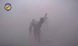 طائرات النظام السوري تقصف أحياء دوما والدفاع المدني يوثق مشاهد عنيفة