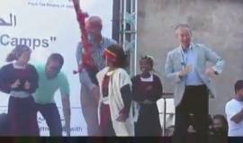 #شاهد | مسؤول وفد ياباني يشارك أطفال #غزة في أداء "الدحية الشعبية" خلال زيارته للقطاع