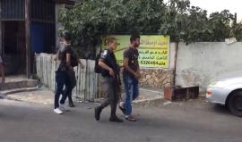 #شاهد قوات الاحتلال تقتحم مقهى في حي الشيخ جراح وسط مدينة القدس ويعتقل عدد من الشبان.