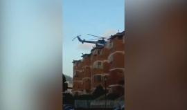 #شاهد مروحية اختطفها ضابط شرطة متمرد "تهاجم" المحكمة العليا في فنزويلا