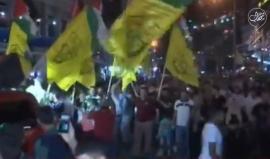 #صور بعد قمع مسيرة رام الله المطالبة برفع العقوبات عن غزة .. حركة فتح تخرج بمسيرة في نابلس مؤيدة لمحمود عباس وسلطته .