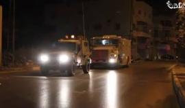 #شاهد الاحتلال يقتحم مقر شركة "إنفنتي" للدعاية والإعلان في مدينة الخليل ويصادر أجهزتهـا