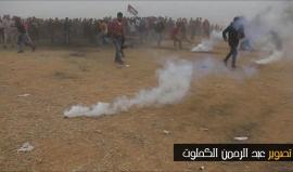 #شاهد لحظة اطلاق وابل من قنابل الغاز المسيل للدموع (السام) تجاه المتظاهرين السلميين شرق خانيونس الجمعة الماضية 
تصوير عبد الرحمن الكحلوت