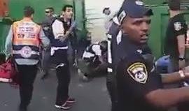 #عملية_طعن في نتانيا: إصـابة مستوطنين اثنين أحدهما بجراح خطيرة واستشهاد منفذ العملية حسب الاعلام العبري