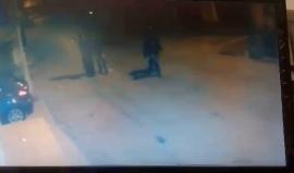 #شاهد اعتقال قوات الاحتلال للشابين محمد ربيع وعمر حلبية في بلدة أبو ديس بالقدس المحتلة