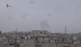 لحظة القصف المدفعي الذي تنفذه قوات النظام على حي تشرين بدمشق