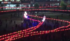 الصين.. رقصة التنينتنين طوله 1500 مترا باستخدام المصابيح المضيئة