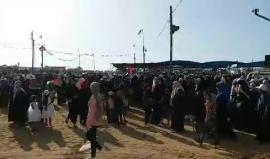 مباشر توافد الحشود النسائية الآن شرق مدينة غزة للمشاركة في مهرجان (فلسطينيات نحو العودة وكسر الحصار)