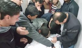 #شاهد مؤثر "والله إنك زلمة.. مش خسارة في ربنا".. وداع والد الشهيد الطفل عزام عويضة الذي استشهد صباح اليوم