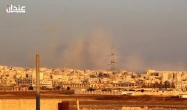 #شاهد
سوريا: لحظة سقوط برميل متفجر من الطيران المروحي السوري على مدينة #حريتان شمال #حلب
تصوير سامي الرج