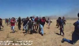 #شاهد نقل شاب الى سيارات الإسعاف جراء إصابته برصاص الاحتلال شرق خزاعة جنوب قطاع غزة