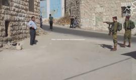 #شاهد .. قوات الاحتلال تحتجز عددا من ملعمي مدرسة زياد جابر جنوب شرق الخليل لتفتيشهم . 

تصوير عبد العليم السلايمة