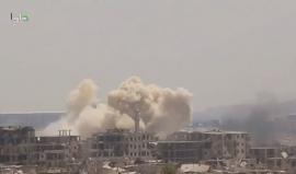 تواصل القصف بالبراميل المتفجرة على مدينة #داريا بريف #دمشق 
#سوريا