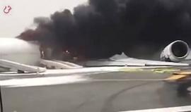 اندلاع النيران في  طائرة إماراتية يدفعها للهبوط اضطرارياً في #دبي