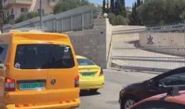 بسبب أزمة المياه الخانقة .. 
#شاهد .. احتجاج لاصحاب صهاريج المياه في باب الزقاق - في بيت لحم بسبب اغلاق سلطة المياه لمواقع تعبئة المياه في بلدة جناتة وتقوع ولجوء اصحاب الصهاريج لموقع دار صلاح مما تسبب في ازمة خانقنه نتيجة عدد الصهاريج وضعف المياه في المكا