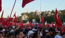 #بث_مباشر: الأتراك يحيون ذكرى إفشال الإنقلاب العسكري

تصوير: يحيى أبو زنيد