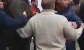 #عاجل | عناصر من الشبيبة الفتحاوية يعتدون على وقفة طلابية بجامعة أبو ديس في القدس المحتلة ’رافضة لاعتداء قوات السلطة على تظاهرة الأمس في رام الله.
#سيحاكمكم_باسل #استحوا_بكفي