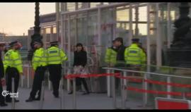 بريطانيا -لندن 5 قتلى بينهم المنفذ إضافة لـ 40 جريحا بهجوم البرلمان
أورينت نيوز