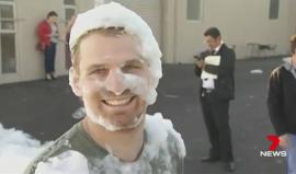 #شاهد رغوة بيضاء سببها عطل في نظام مكافحة الحرائق بمطار سان هوزيه بـ كاليفورنيا