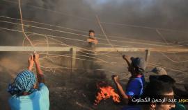 #شاهد الشباب الثائر يقوموا بقص السياج الفاصل على الحدود الشرقية لمدينة غزة ..
تصوير عبد الرحمن الكحلوت