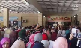 #شاهد | مظاهرة داخل الجامعة الهاشمية في العاصمة الاردنية عمان نصرة للمسجد الأقصى المبارك، وتنديدا بجريمة قتل أردنيين داخل السفارة الصهيونية بدم بارد.