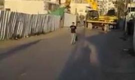 قوات الاحتلال تهدم منشآت تجارية في قرية العيساوية بالقدس المحتلة قبل قليل