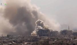 #شاهد مدينة داريا تتعرض لقصف بالبراميل المتفجرة من قبل طيران النظام السوري اليوم