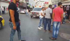 #شاهد .. سيارات الإسعاف قرب منطقة الاشتباكات المسلحة وسط نابلس بين عناصر من أجهزة السلطة وشبان أصيب على إثرها 4 من أفراد أمن السلطة بالرصاص حالة 2 منهم خطيرة .