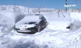 الثلوج الكثيفة تغطي مدينة بدليس التركية