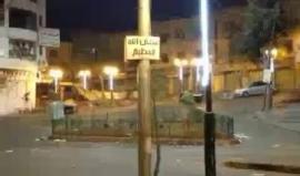 قوات الاحتلال تفجر جسم مشبوه في منطقة باب الزاوية وسط الخليل.