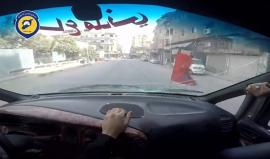 يدعو لوالده وهو يلقط أنفاسه الأخيرة بعد إصابته جراء غارة جوية استهدفت الأحياء في مدينة #دوما بريف #دمشق