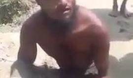 نازح روهنغي من ذوي الإحتياجات الخاصة يحبو لمدة 18 يوما فرارا من رصاص جيش ميانمار الذي قتل كل عائلته