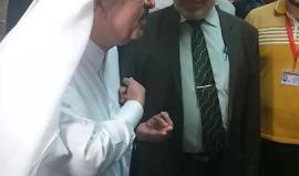 السفير القطري محمد العمادي يتفقد مستشفى حمد بن خليفة آل ثاني للتأهيل والأطراف الصناعية في قطاع غزة.تصوير: محمد هنية