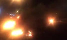 #شاهد ملثمون يشعلون الإطارات على مدخل بلدة الرام شمال القدس المحتلة واندلاع مواجهات مع قوات الاحتلال