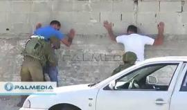 #شاهد قوات الاحتلال تنصب عددا من الحواجز في #الخليل صباح اليوم وتخضع المارة للتفتيش