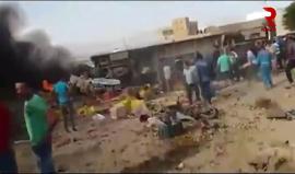 (مشاهد جديدة) 
#تونس.. وفـاة نحو 20 شخصا و40 جريحا جراء حادث سير مروع بمنطقة خمودة في ولاية القصرين ومعظم ضحايا الحادث جثث متفحمة