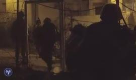 قوات الاحتلال تعتقل مجموعة من الفلسطينيين بدعوى القاء زجاجات حارقة على مستوطنة