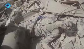 مشاهد مروعة لضحايا القصف الجوي على حي بستان القصر في #حلب 
وكالة ثقة